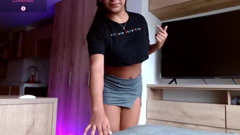 Snapshot of em_rotic chatting on March 3, 2026, 9:10 pm Emilia online show from March 3, 2026, 9:10 pm