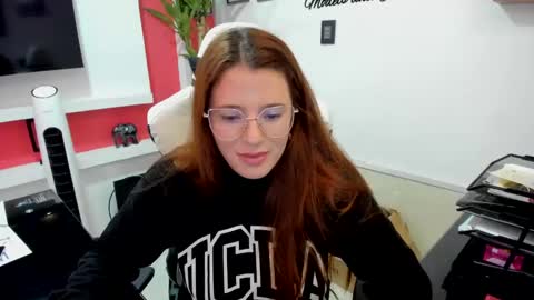 Snapshot of ema_04 chatting on February 15, 2025, 8:33 pm Estefany Martinez Acua INSTAGRAM ema 04oficial online show from February 15, 2025, 8:33 pm