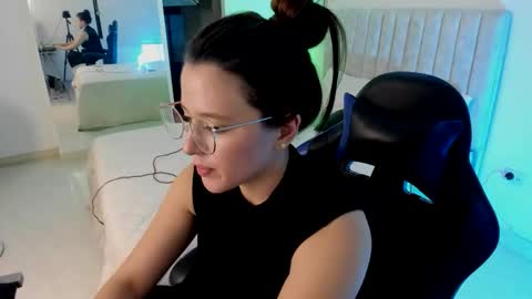Snapshot of ema_04 chatting on April 11, 2026, 1:54 am Estefany Martinez Acua INSTAGRAM ema 04oficial online show from April 11, 2026, 1:54 am