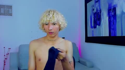 Snapshot of ema__gold1 chatting on April 9, 2026, 6:19 am Ema Gold online show from April 9, 2026, 6:19 am