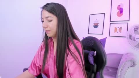 Ema louisx  online show from January 14, 2025, 1:49 pm