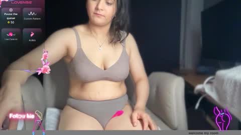 Ema Love online show from December 17, 2025, 2:06 am