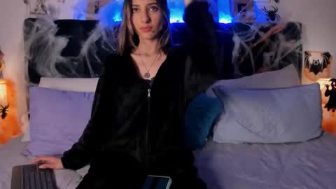 Ema online show from October 20, 2025, 8:53 pm