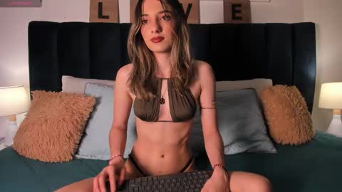 Ema online show from November 26, 2025, 8:10 pm