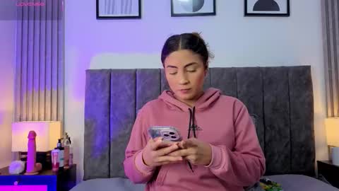 Snapshot of ema_stone65 chatting on November 11, 2025, 10:10 pm Ema online show from November 11, 2025, 10:10 pm