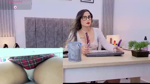 Ema online show from December 3, 2025, 10:52 pm