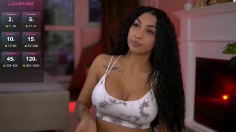 Snapshot of emahallee chatting on November 20, 2025, 5:29 am Ema online show from November 20, 2025, 5:29 am