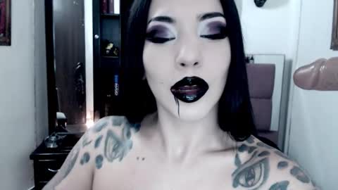 Snapshot of emearld_black chatting on October 9, 2025, 5:49 am Emerald Black online show from October 9, 2025, 5:49 am