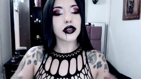 Snapshot of emearld_black chatting on October 17, 2025, 7:11 am Emerald Black online show from October 17, 2025, 7:11 am