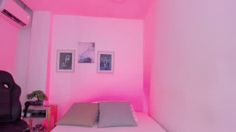 emelie_89 online show from February 11, 2025, 12:16 pm