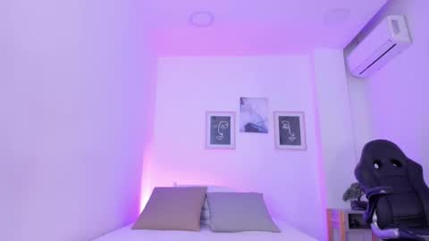 emelie_89 online show from February 21, 2025, 12:28 pm