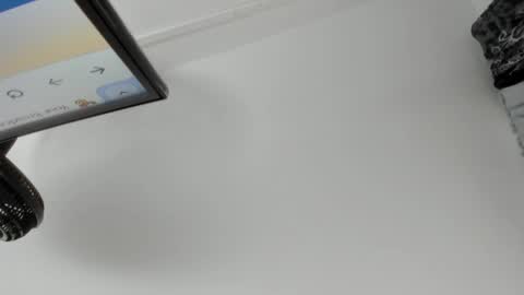 Snapshot of emelie_ch_ chatting on December 2, 2024, 9:28 pm Emily online show from December 2, 2024, 9:28 pm