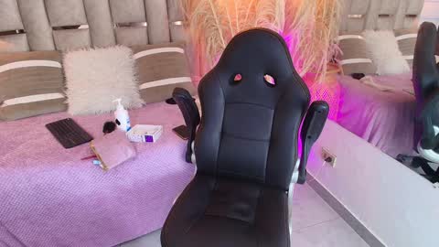 Snapshot of emelie_ch_ chatting on January 11, 2025, 7:28 am Emily online show from January 11, 2025, 7:28 am