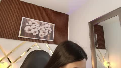 Snapshot of emelie_ch_ chatting on November 25, 2025, 2:11 am Emily online show from November 25, 2025, 2:11 am