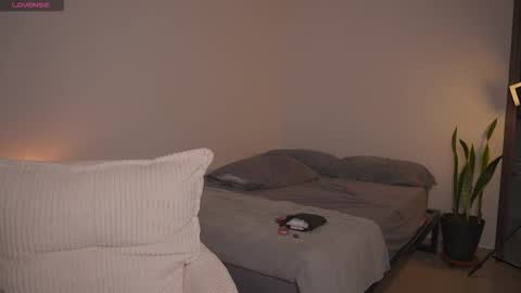 Snapshot of emely_dolce chatting on November 24, 2025, 10:53 pm ana online show from November 24, 2025, 10:53 pm