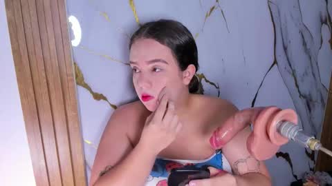 Snapshot of emely_pregnant chatting on November 16, 2025, 1:44 am emely_pregnant online show from November 16, 2025, 1:44 am