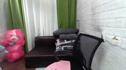 Snapshot of emely_slutxxx chatting on February 1, 2025, 1:23 am Emely online show from February 1, 2025, 1:23 am