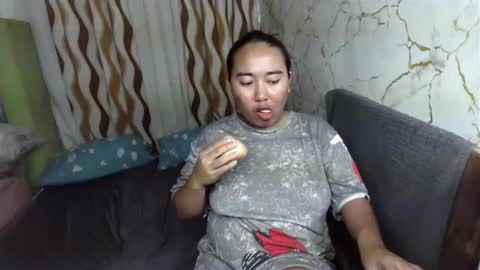 Snapshot of emely_slutxxx chatting on November 12, 2025, 8:26 am Emely online show from November 12, 2025, 8:26 am