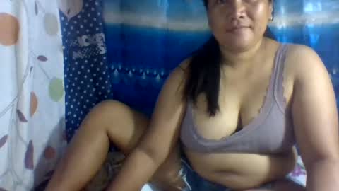 Snapshot of emelybloom123 chatting on February 6, 2025, 11:48 pm emelybloom123 online show from February 6, 2025, 11:48 pm