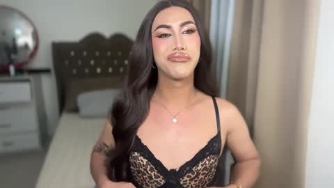 EMELY online show from March 4, 2026, 12:33 pm