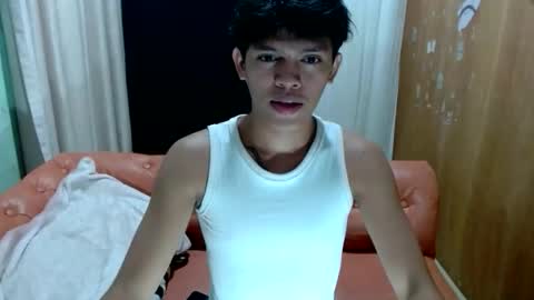 Snapshot of emerald_cummer chatting on November 19, 2025, 1:22 pm emerald_cummer online show from November 19, 2025, 1:22 pm