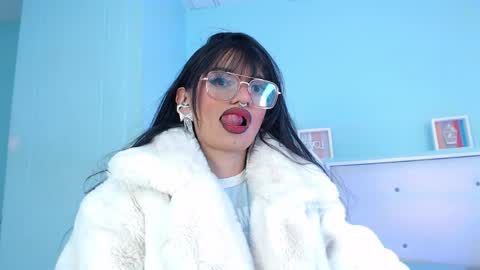 Snapshot of emerald_gh chatting on May 9, 2026, 1:22 am Danna online show from May 9, 2026, 1:22 am