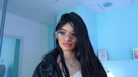 Snapshot of emerald_gh chatting on May 10, 2026, 1:22 am Danna online show from May 10, 2026, 1:22 am