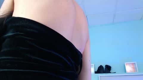 Snapshot of emerald_gh chatting on May 17, 2026, 2:42 am Danna online show from May 17, 2026, 2:42 am