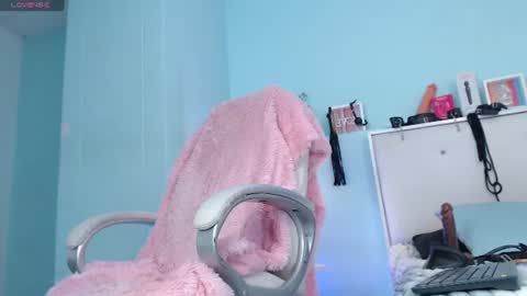 Snapshot of emerald_gh chatting on June 14, 2026, 2:24 am Danna online show from June 14, 2026, 2:24 am