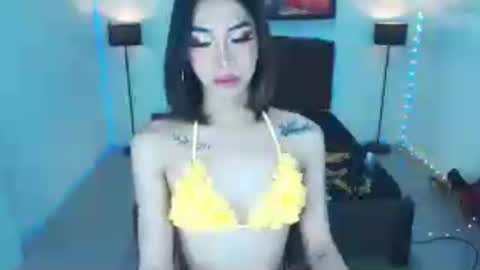 Snapshot of emerladmore chatting on July 28, 2026, 1:32 pm emerladmore online show from July 28, 2026, 1:32 pm