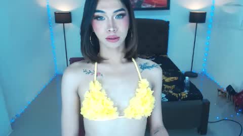 Snapshot of emerladmore chatting on July 28, 2026, 3:21 pm emerladmore online show from July 28, 2026, 3:21 pm