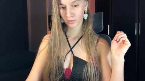 Snapshot of emi__ly chatting on January 5, 2026, 5:27 pm emi__ly online show from January 5, 2026, 5:27 pm