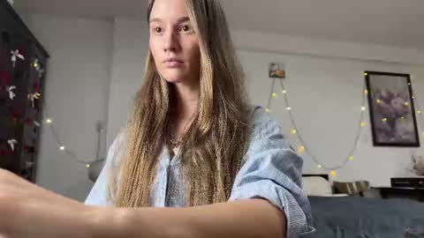 Snapshot of emi__ly chatting on February 24, 2026, 12:36 pm emi__ly online show from February 24, 2026, 12:36 pm