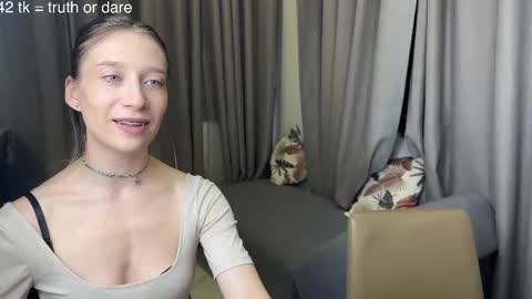 Snapshot of emi__ly chatting on March 11, 2026, 3:29 pm emi__ly online show from March 11, 2026, 3:29 pm