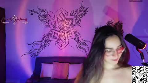Emmily Roberts online show from June 11, 2026, 12:54 am