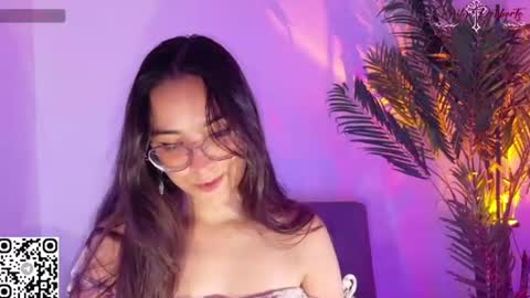 Emmily Roberts online show from July 13, 2026, 12:02 am
