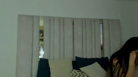 Snapshot of emi_royse chatting on May 20, 2026, 11:22 pm emi_royse online show from May 20, 2026, 11:22 pm
