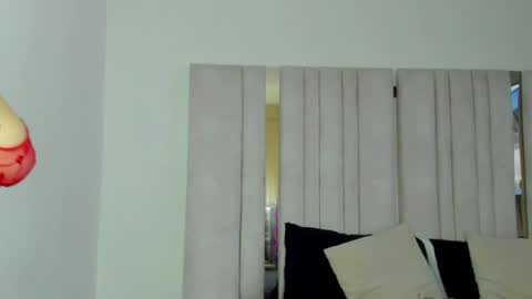 Snapshot of emi_royse chatting on July 23, 2026, 12:57 am emi_royse online show from July 23, 2026, 12:57 am