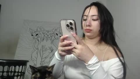 Snapshot of emiantonella_ chatting on June 21, 2026, 12:02 am Antonella online show from June 21, 2026, 12:02 am