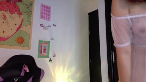 Snapshot of emicute_ chatting on April 8, 2026, 2:11 am online show from April 8, 2026, 2:11 am
