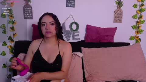 Snapshot of emiily_curly chatting on May 5, 2026, 11:51 am Emily online show from May 5, 2026, 11:51 am