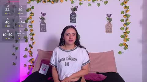 Snapshot of emiily_curly chatting on May 11, 2026, 12:00 pm Emily online show from May 11, 2026, 12:00 pm