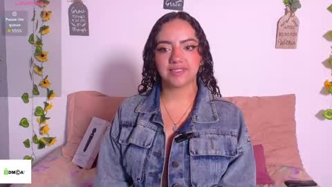 Snapshot of emiily_curly chatting on May 25, 2026, 11:05 am Emily online show from May 25, 2026, 11:05 am