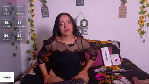 Snapshot of emiily_curly chatting on July 3, 2026, 12:00 pm Emily online show from July 3, 2026, 12:00 pm