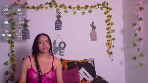 Snapshot of emiily_curly chatting on July 7, 2026, 11:25 am Emily online show from July 7, 2026, 11:25 am