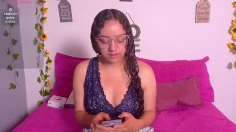 Snapshot of emiily_curly chatting on July 20, 2026, 10:18 am Emily online show from July 20, 2026, 10:18 am