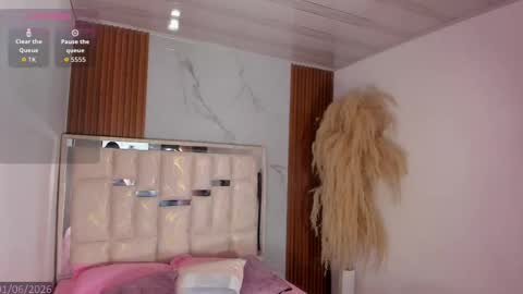 Snapshot of emiily_cuteee chatting on June 1, 2026, 12:18 pm emiily_cuteee online show from June 1, 2026, 12:18 pm