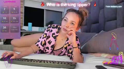 Snapshot of emiily_morgaan chatting on January 14, 2025, 2:40 am Emy online show from January 14, 2025, 2:40 am