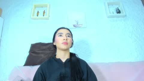 Snapshot of emiily_s chatting on February 24, 2025, 12:05 pm Emily online show from February 24, 2025, 12:05 pm