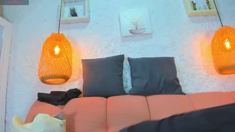 Snapshot of emiily_s chatting on October 10, 2025, 12:04 pm Emily online show from October 10, 2025, 12:04 pm